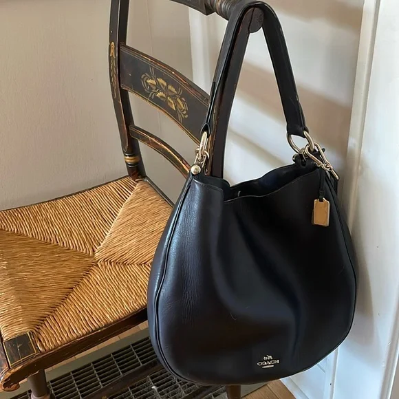 Coach shoulder bag - Picture 1 of 7